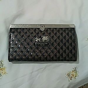 this is a coach wallet